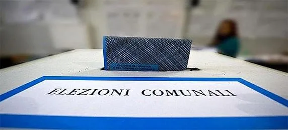 Municipal elections in Tuscany, runoffs in Viareggio and Arezzo: how the turnout was at 12 PM
