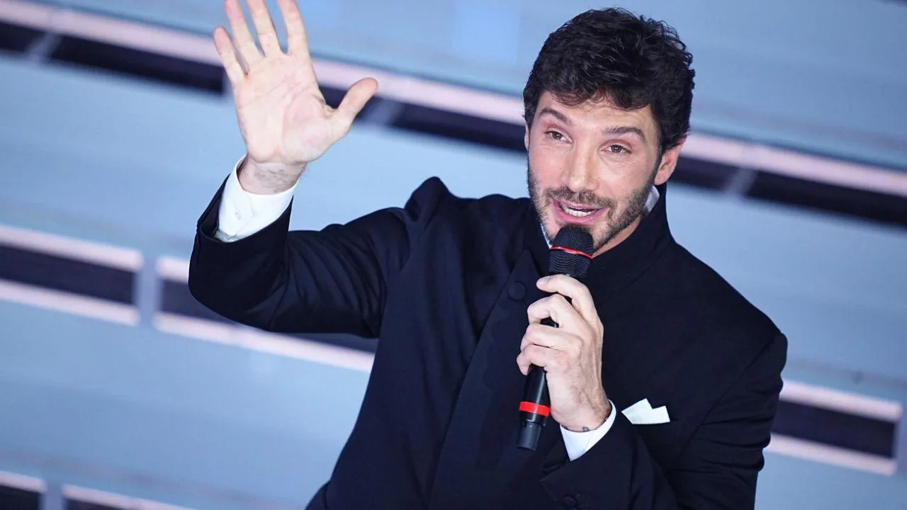 Sanremo 2027, Stefano De Martino announces the official dates with a Vasco song. Homage or clue?