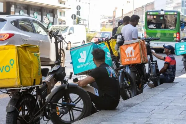 Crushed by the heat and forced to pedal – Why for Tuscan riders the alert does not exist and the illnesses that no one talks about