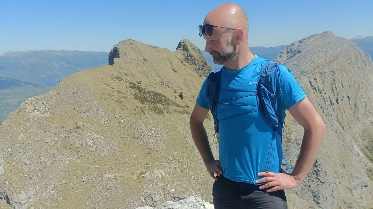 Apuane, the 10-meter fall and those endless hours in the ravine: "I was afraid I wouldn't make it" – The survivor's story