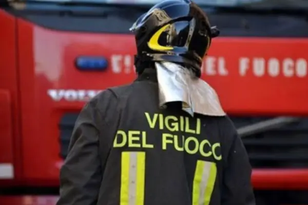 Bimba di 10 anni si tuffa e scompare nelle acque del Lago di Como: era coi genitori