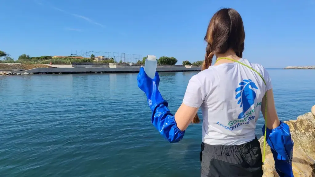 Sea in Tuscany, pollution beyond limits in 50% of monitored points – Goletta Verde analysis: good news for Elba and Pisa