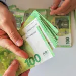 In Tuscany the scandal of residence permits: cultural mediator accused of pocketing money from irregular immigrants