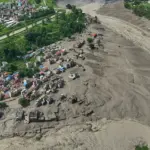 Flood between Tibet and Nepal: deaths and missing tourists. The Farnesina: «Checks on Italians present in the area»