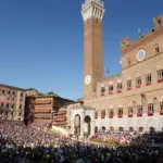 Palio di Siena 2026, the Assunta Race: the favorites and the “indications” from the trials – Live