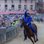 Tittia, the night in the hospital after the Palio di Siena: how the Nicchio jockey is doing after the head trauma