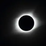 Today's solar eclipse, what time it can be seen in Tuscany and practical tips to enjoy the show