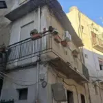 Trapani, balcony of house collapses: a woman dies