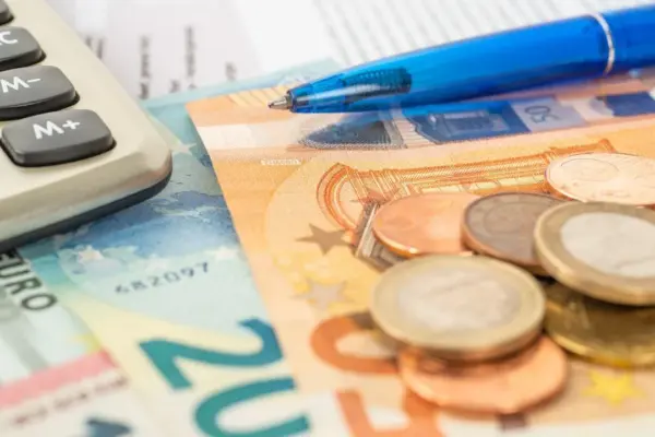 Electricity bills, from September discount up to 60 euros: who is entitled and how to get it