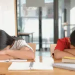 School, the pediatrician's proposal: "Too hot in September, start of lessons postponed to October." And identifies three risks