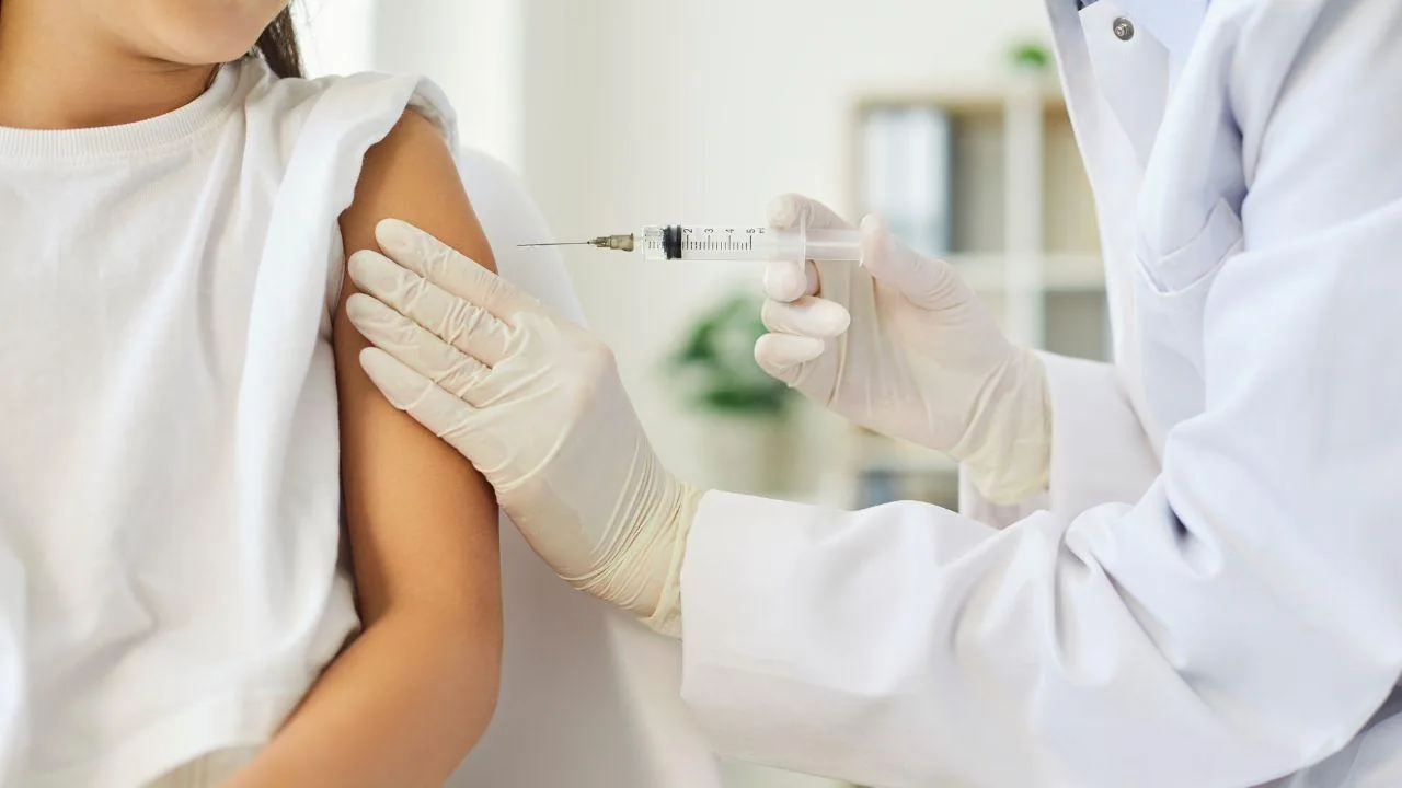 Respiratory syncytial virus and flu, vaccination campaign starts in Tuscany: how it works