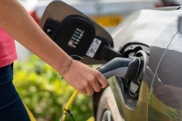 Charging station bonus, up to 8,000 euros to install home charging: how to apply and the timing