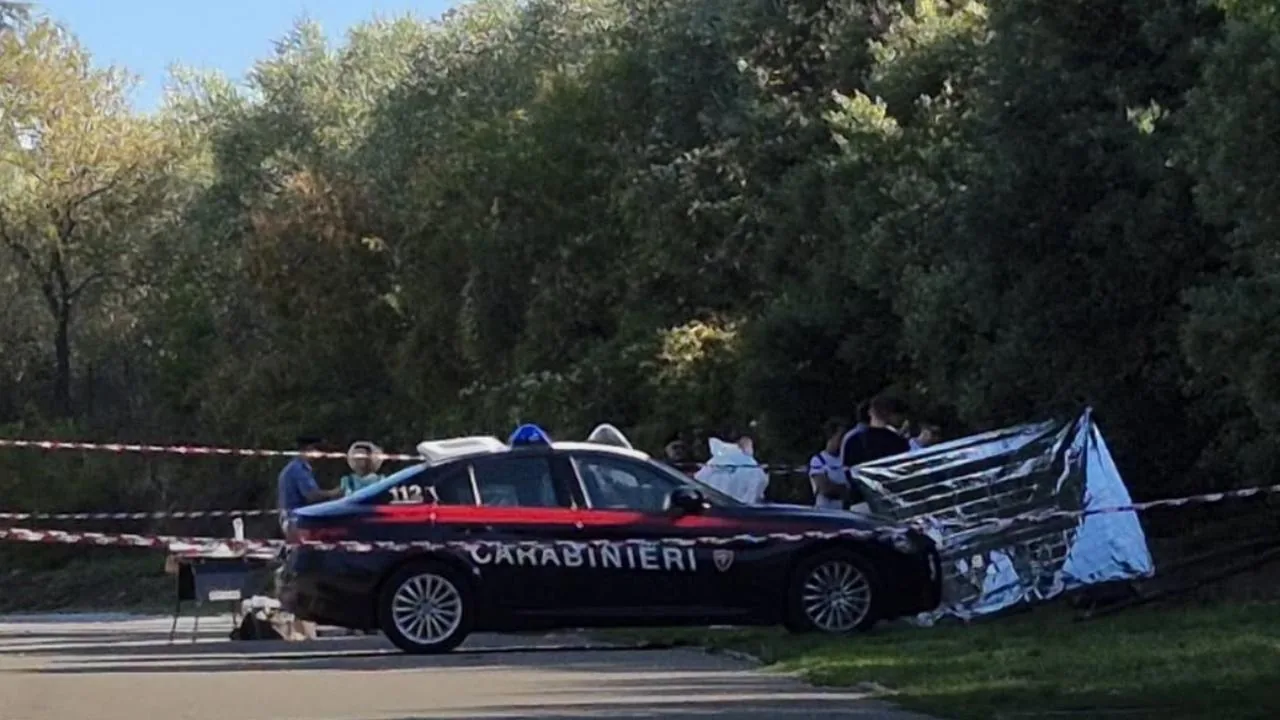 Mystery in Tuscany, Mirko Frescucci found dead in the hospital parking lot: the blood, the wounds, and all the doubts to clarify